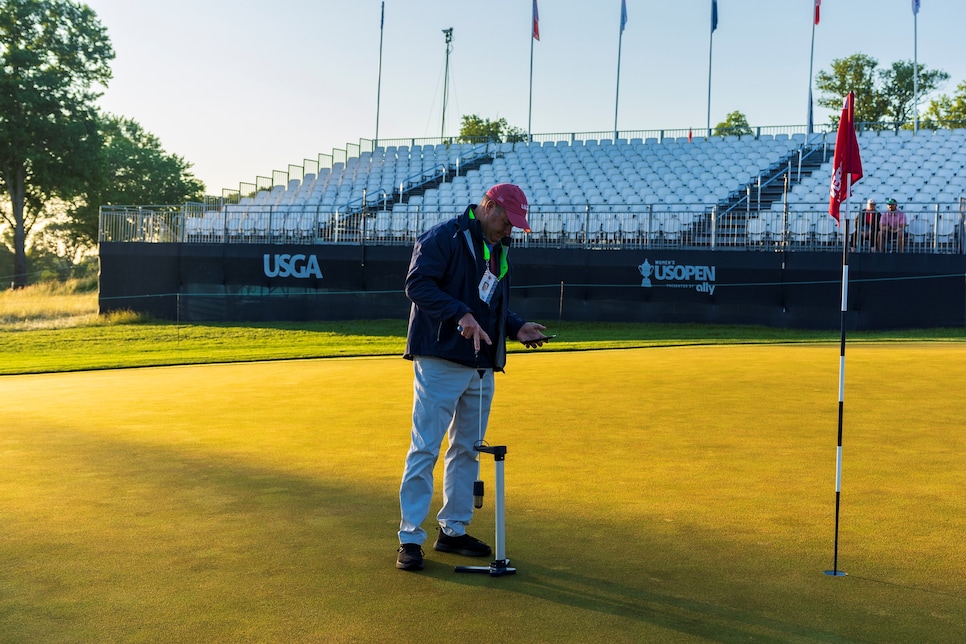 /content/dam/images/golfdigest/fullset/2025/2/gs3-ball-usga-demo.jpg